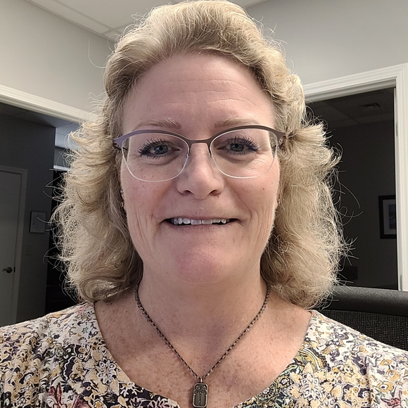 Meet your Posher, Dawn - Picture 2 of 3